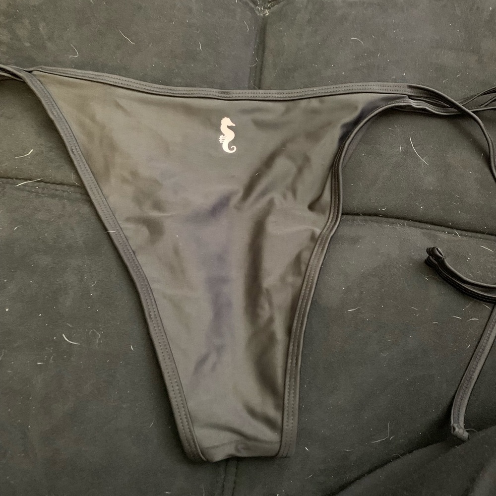 Bikini Set - Picture 3 of 8